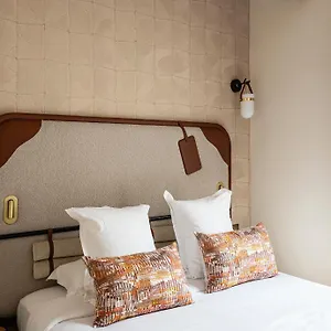 Hotel Hiro Paris Szálloda